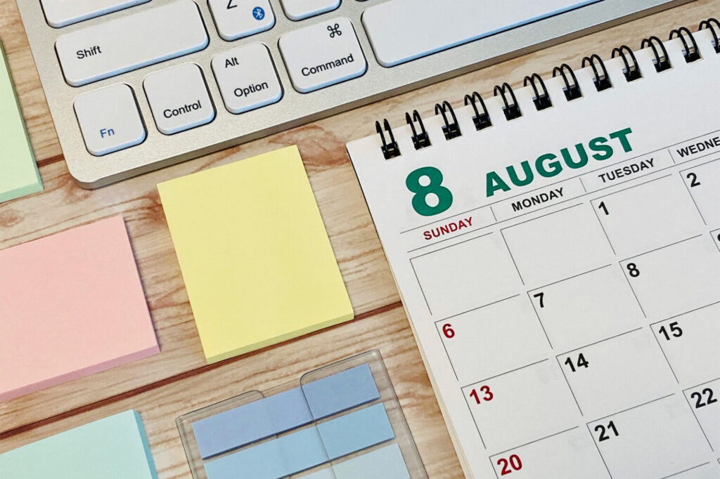 カレンダーと付箋とキーボード